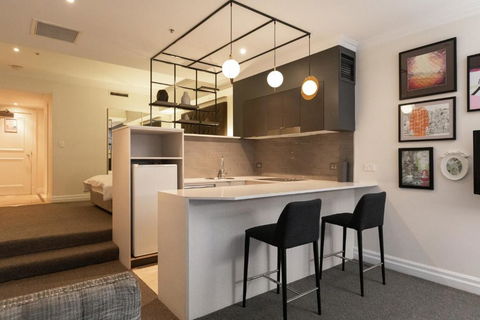 CBD Executive Apartment Right By The Harbour - Perths Hotel 2