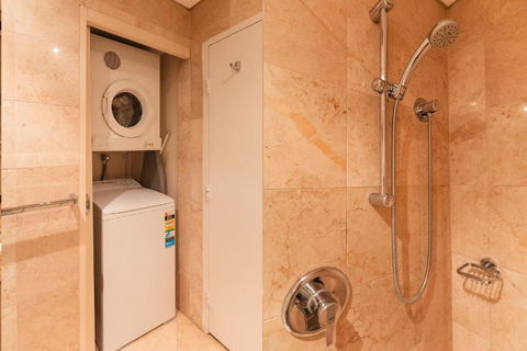 CBD Executive Apartment Right By The Harbour - Perths Hotel 3
