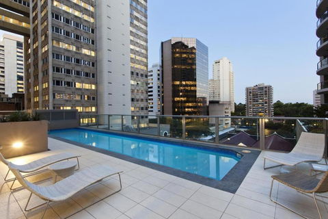 CBD Studio With Balcony+pool+gym+sauna - Perths Hotel 0