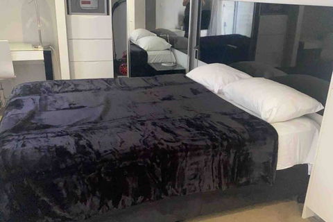 CBD Studio With Balcony+pool+gym+sauna - Perths Hotel 1