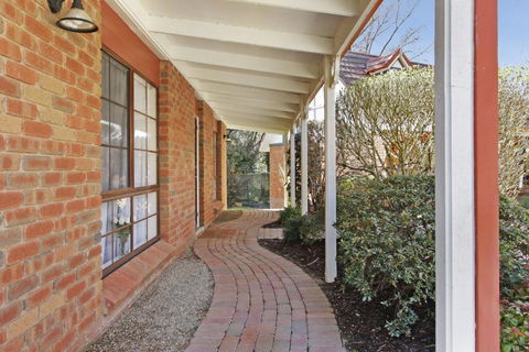 Cedar Cottage - Unit 3 Tudor Village - Perths Hotel 4