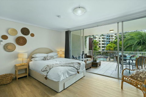 Central Coastal Studio Apartment With Pool View - Perths Hotel 0