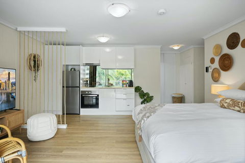 Central Coastal Studio Apartment With Pool View - Perths Hotel 3