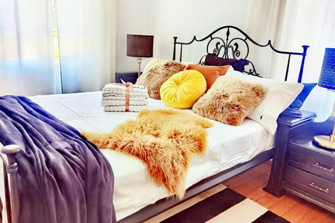 Central Located 4BR Home With Rumpus & King Bed In The Heart Of Melbourne - Perths Hotel 1
