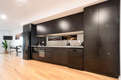 Central & Modern Inner City Apartment With Wi-Fi - Perths Hotel 1