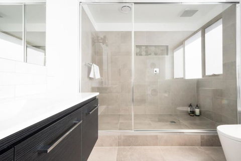 Central & Modern Inner City Apartment With Wi-Fi - Perths Hotel 4