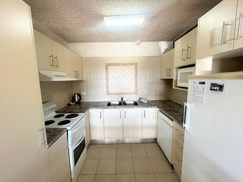 Central Park 4 - 3BR Ground Floor Apartment L Central Location - Perths Hotel 3