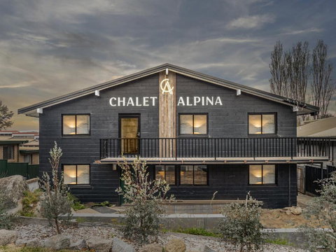 Chalet Alpina - Perths Hotel 0