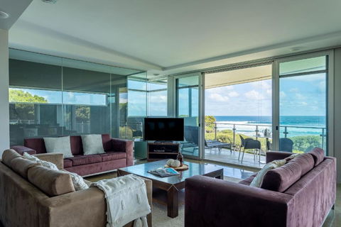 Champagne House I Private Properties - Perths Hotel 0