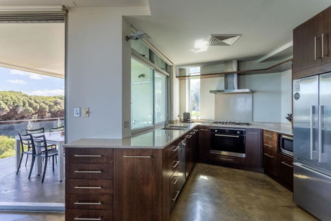 Champagne House I Private Properties - Perths Hotel 4