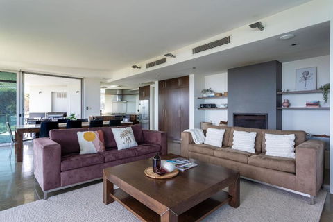 Champagne House I Private Properties - Perths Hotel 2