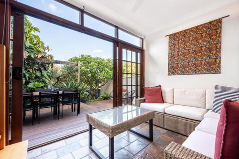 Charming 2-Bed Home Near Enmore Theatre - Perths Hotel 0