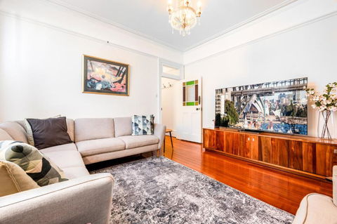 Charming 2-Bed Home Near Enmore Theatre - Perths Hotel 1