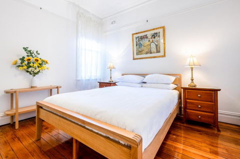 Charming 2-Bed Home Near Enmore Theatre - Perths Hotel 2