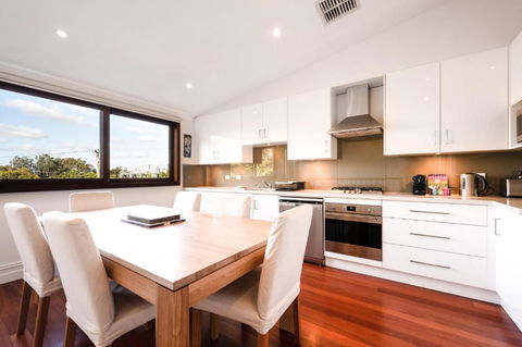 Charming 2-Bed Home Near Enmore Theatre - Perths Hotel 4