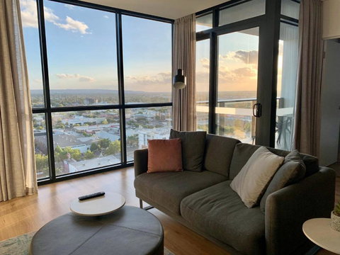 CBD Stunning High Floor View - FREE Parking FREE Netflix FREE Gym FREE Pool FREE Sauna FREE Coffee - Perths Hotel 1