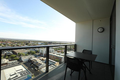 CBD Stunning High Floor View - FREE Parking FREE Netflix FREE Gym FREE Pool FREE Sauna FREE Coffee - Perths Hotel 3