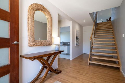 Chic Coastal Home On Orealla - Perths Hotel 3