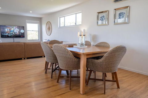 Chic Coastal Home On Orealla - Perths Hotel 4