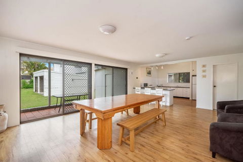Clarence Court On The Beach - Spacious Beach House - Perths Hotel 3