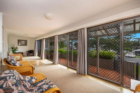 Clarence Court On The Beach - Spacious Beach House - Perths Hotel 4