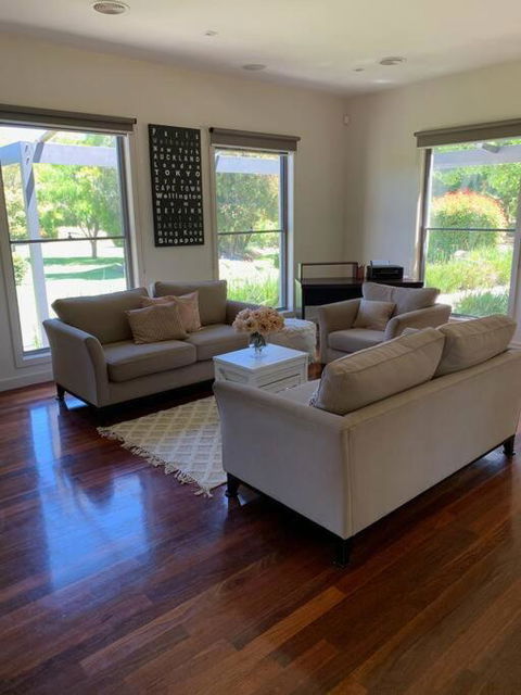 Claret Lodge Modern Country Retreat - Perths Hotel 4