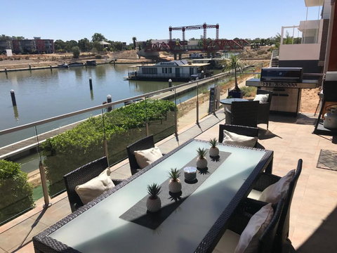 Clearview Waters - 4 King Bedrooms, 3 Bathrooms & Views - Perths Hotel 3