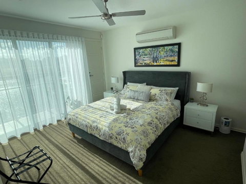 Clearview Waters - 4 King Bedrooms, 3 Bathrooms & Views - Perths Hotel 4