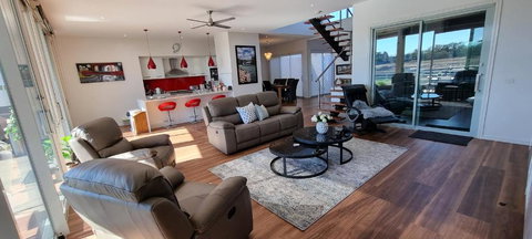 Clearview Waters - 4 King Bedrooms, 3 Bathrooms & Views - Perths Hotel 2