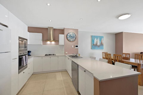 Coast Apartments 14, Apartment With 3 Bedrooms And Roof Top Pool - Perths Hotel 1