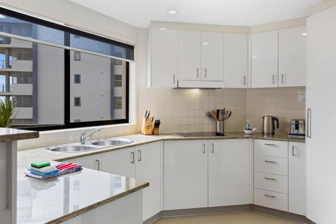 Coastal 3-Bed With Parking, Pool & Ocean View - Perths Hotel 3