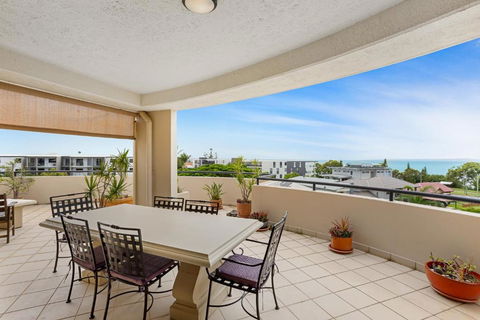Coastal 3-Bed With Parking, Pool & Ocean View - Perths Hotel 1