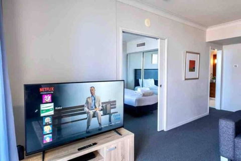 Coastal Charm At Chevron Towers - Perths Hotel 1