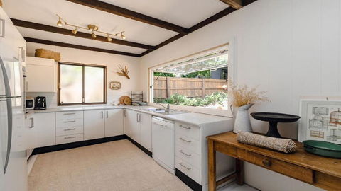 Coastal Vintage Cottage Brimming With Character And Charm Just Moments To Beaches, Bay And Cafes - Perths Hotel 3