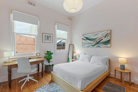 Colourful & Charming 2-Bed Fitzroy Heritage Home - Perths Hotel 3