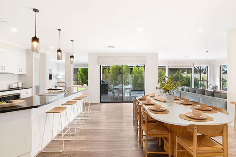 Crimson Ridge - Wines, Vines And Dine - Perths Hotel 3