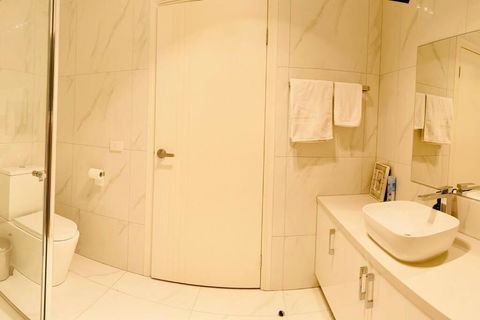 D121 Fabulous Marsh Stay - Perths Hotel 2