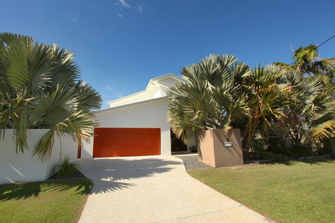 3 Bauhinia Crescent Marcoola - PET FRIENDLY, LINEN SUPPLIED, 500 BOND - Perths Hotel 0