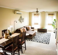 3 Bdrm House With Parking  Outdoor Entertaining - Perths Hotel