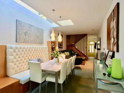 3 Storey Home Close Walk To Fox Studios SCG & City - Perths Hotel 0