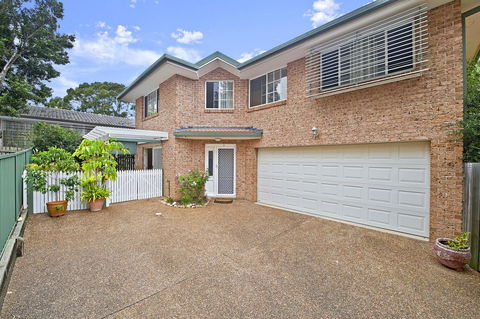 3/54 Owen Street, Port Macquarie - Perths Hotel 0