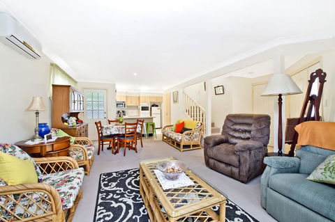 3/54 Owen Street, Port Macquarie - Perths Hotel 1