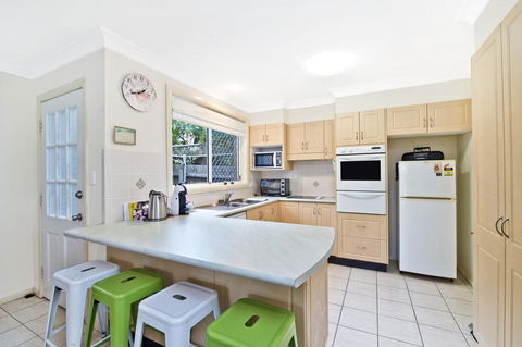 3/54 Owen Street, Port Macquarie - Perths Hotel 3