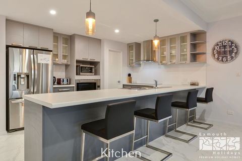 34 Madaffari Drive - Pool - Perths Hotel 3