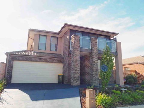 4 Bed 2 And A Half Bath Luxury Villa In Point Cook - Perths Hotel 0