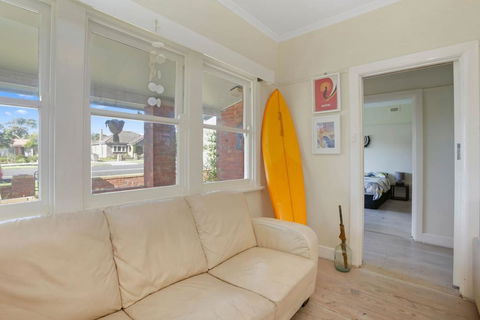 4 MONTROSE AVE - Retro Home In The Heart Of Town - Perths Hotel 1
