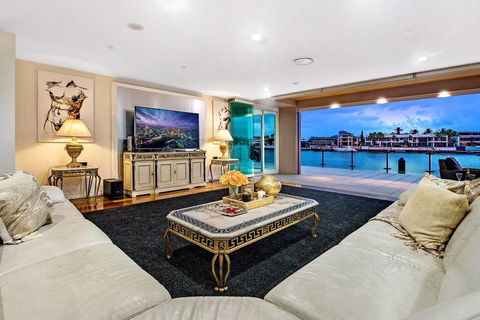 4.5 Million Dollar Surfers Paradise Dream Mansion - Perths Hotel 0