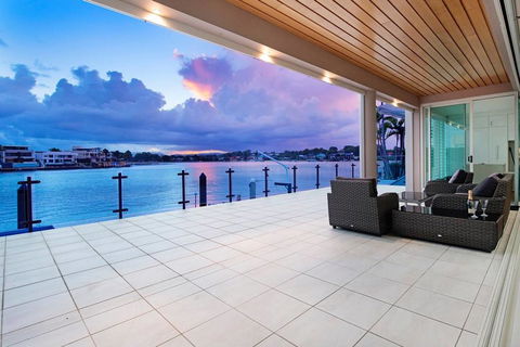 4.5 Million Dollar Surfers Paradise Dream Mansion - Perths Hotel 3
