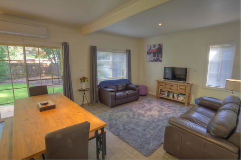 406 Back Porepunkah Road, Bright - Perths Hotel 2