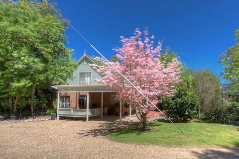 406 Back Porepunkah Road, Bright - Perths Hotel 0